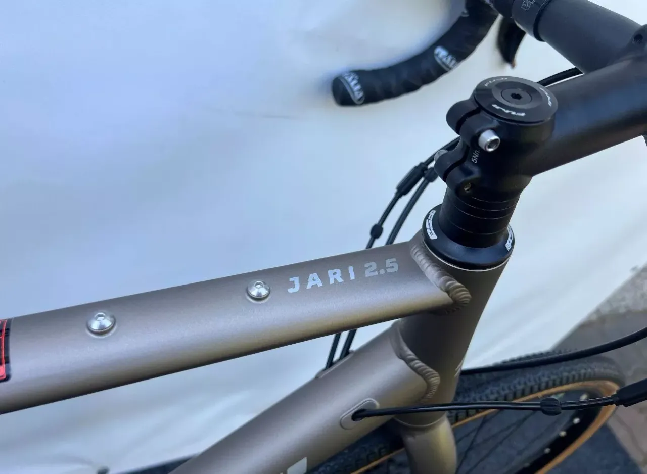 Vélos gravel & voyage Fuji Jari 2.5 photo 2